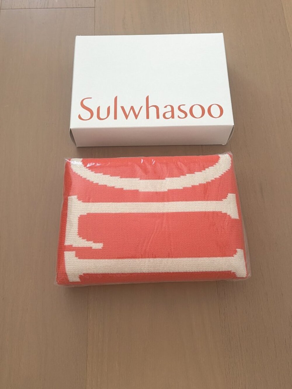 Sulwhasoo Beach Towel -- Orange/Off-white -- Size: W80 x H120 (+/-5cm)